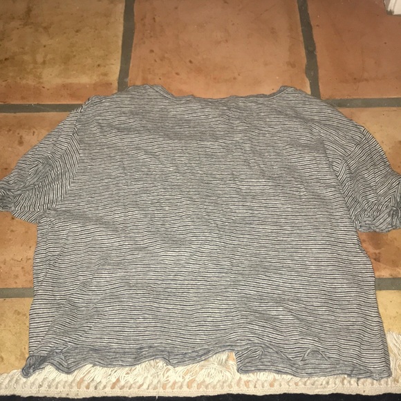 Emma and Sam cropped tee - Picture 3 of 4